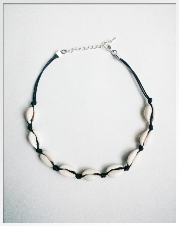 Beach ketting met schelpjes (Zwart)
